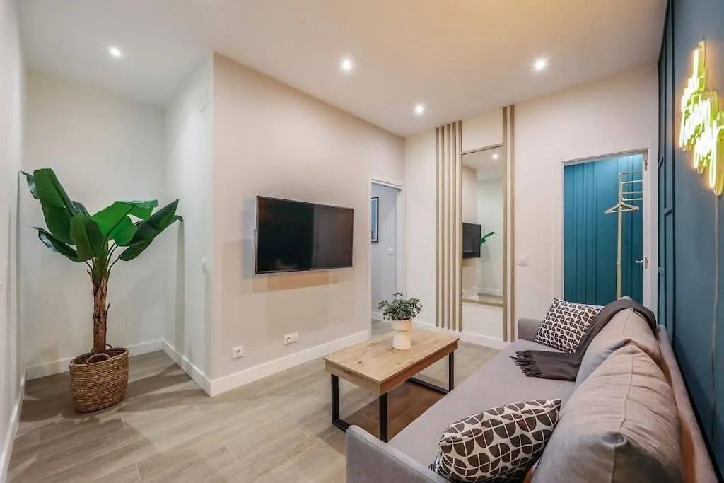 Luxe Apartment in Malasaña Hub-1